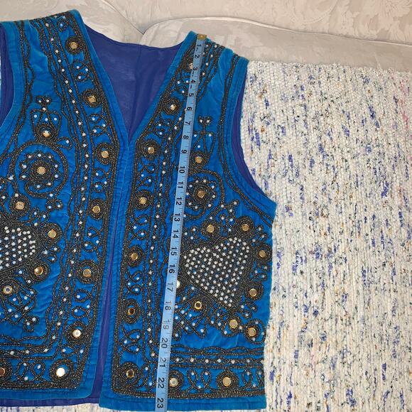 VINTAGE 60’s/70’s QUILTED VELVET VEST BEADED, MIRRORS, PEARLS FESTIVAL - Picture 6 of 8
